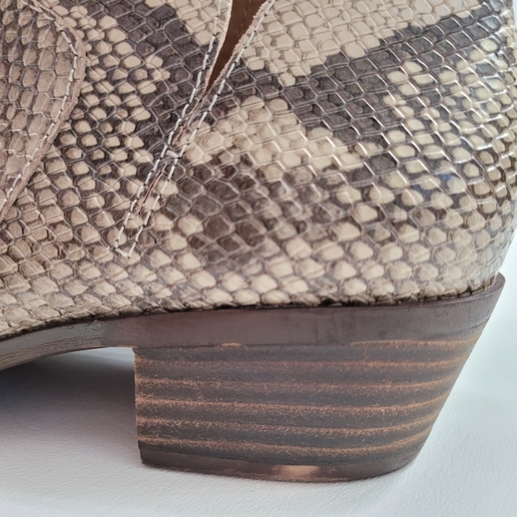 NWT Lucky Brintly Leather Waterproof Bootie 9.5 - Picture 4 of 11